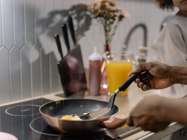 Tefal ou T-Fal : quelle marque de poêle choisir ?