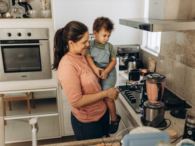Thermomix ou Cookeo : lequel remplace plusieurs appareils ?